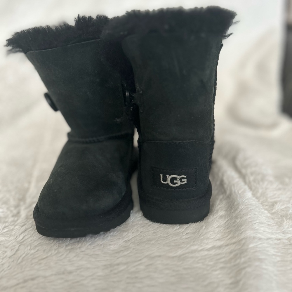 UGG Girls K Bailey Button Ii Fashion Toddler Boot